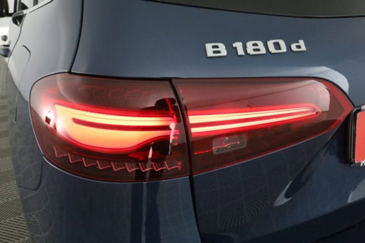 Mercedes-Benz CLA Shooting Brake 180 d Advanced auto (10)