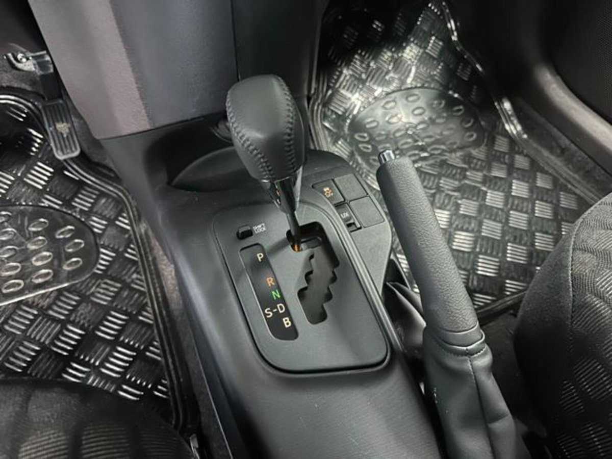 Toyota iQ 1.0 Multidrive (14)