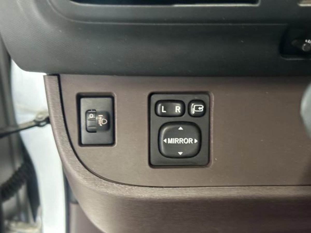 Toyota iQ 1.0 Multidrive (17)