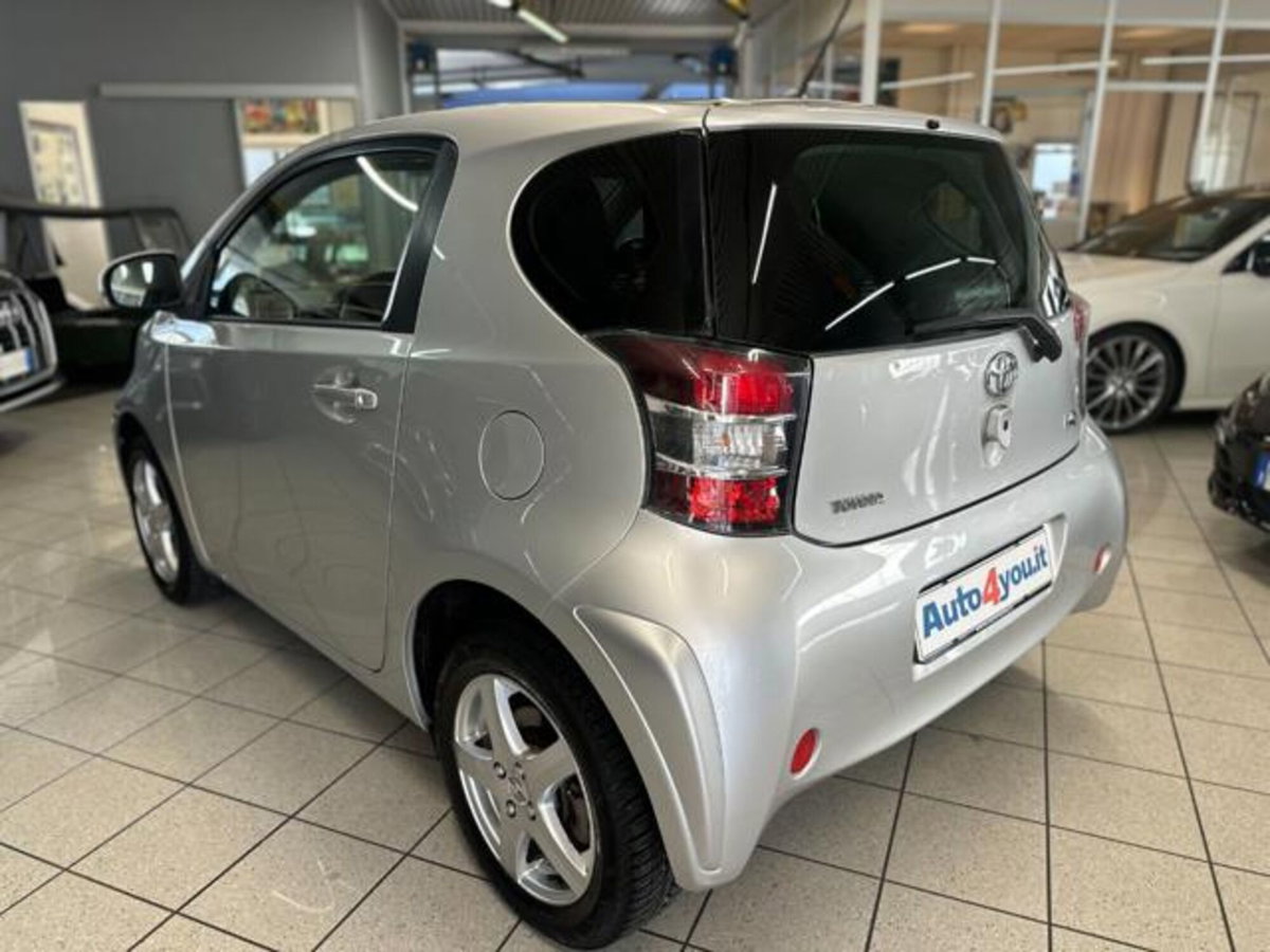 Toyota iQ 1.0 Multidrive (4)