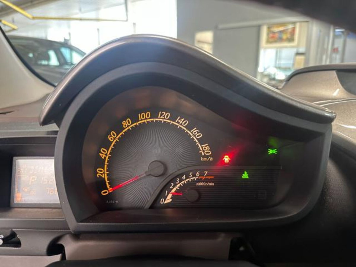 Toyota iQ 1.0 Multidrive (8)