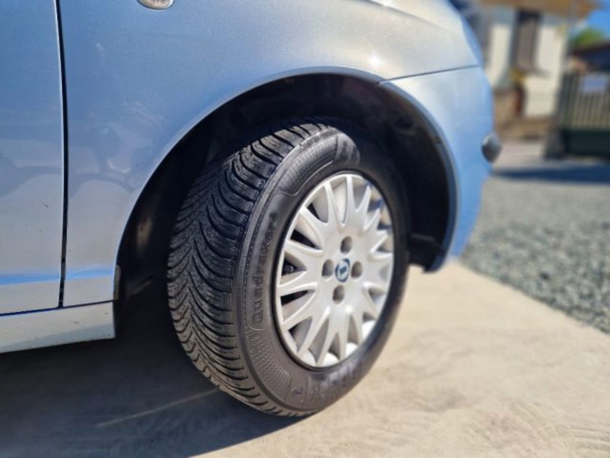 Lancia Ypsilon 1.2 (2)