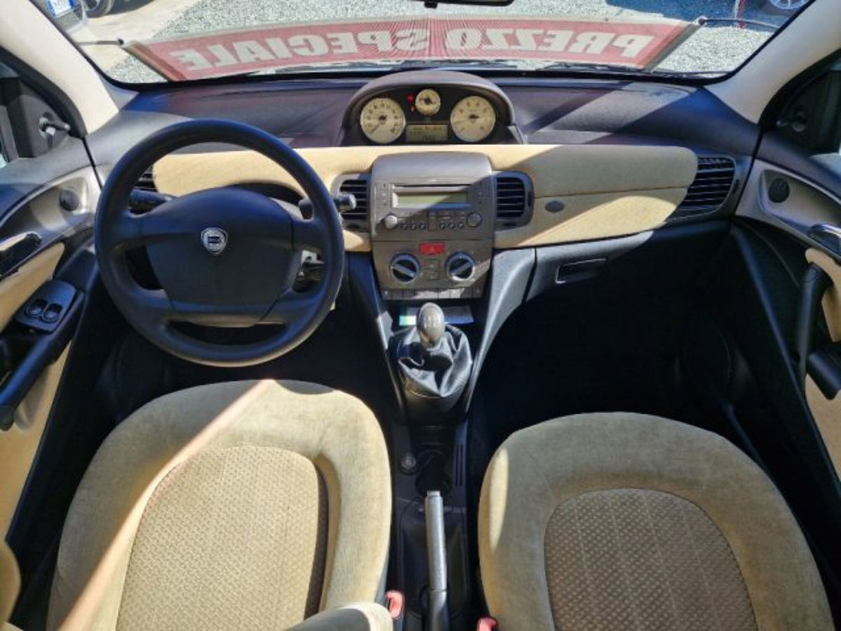 Lancia Ypsilon 1.2 (9)