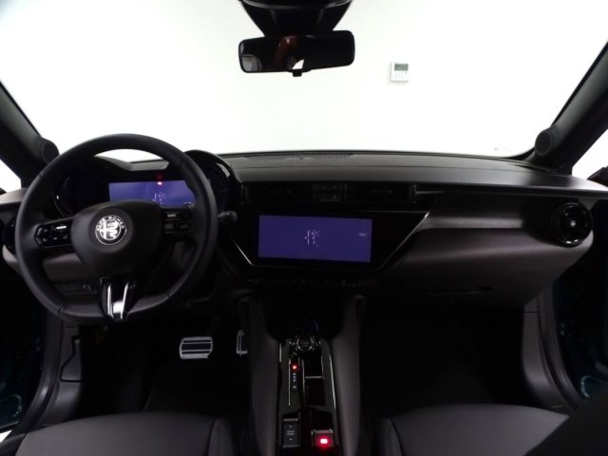 Alfa Romeo Junior elettrica Speciale 156cv (17)