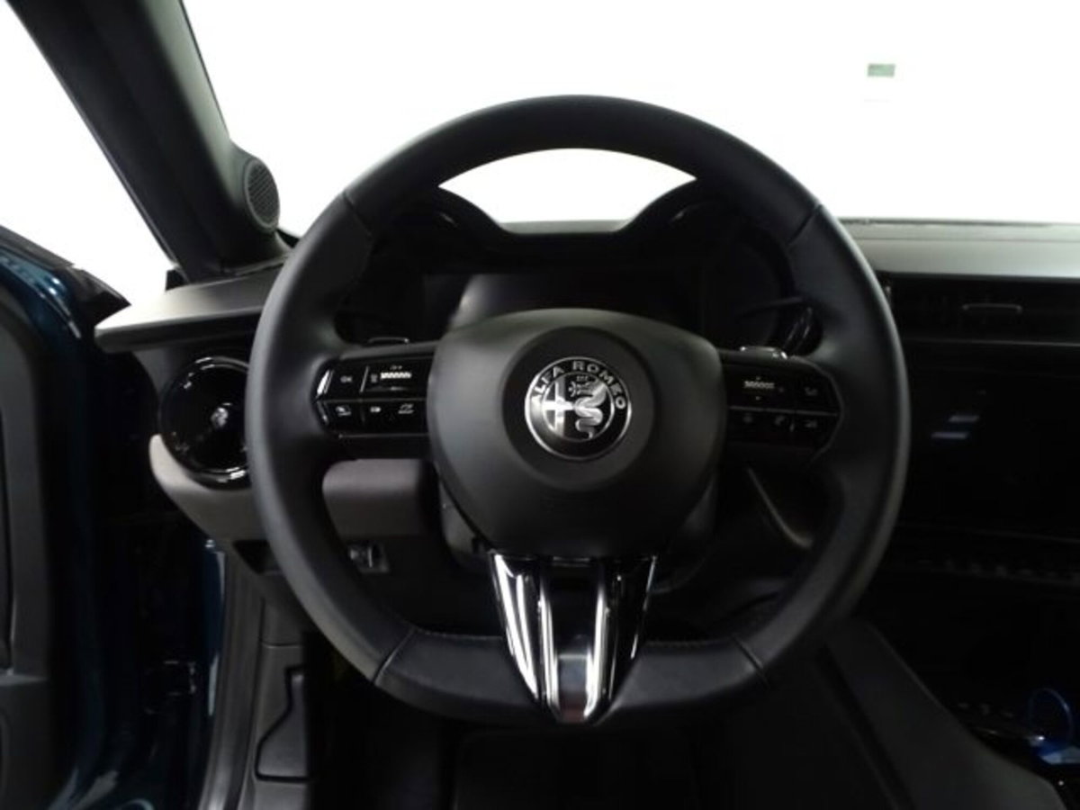 Alfa Romeo Junior elettrica Speciale 156cv (18)