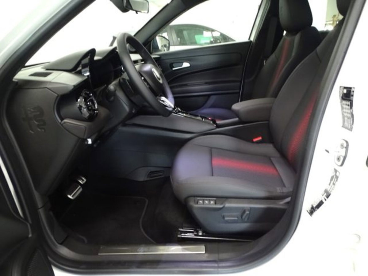 Alfa Romeo Junior elettrica Speciale 156cv (10)
