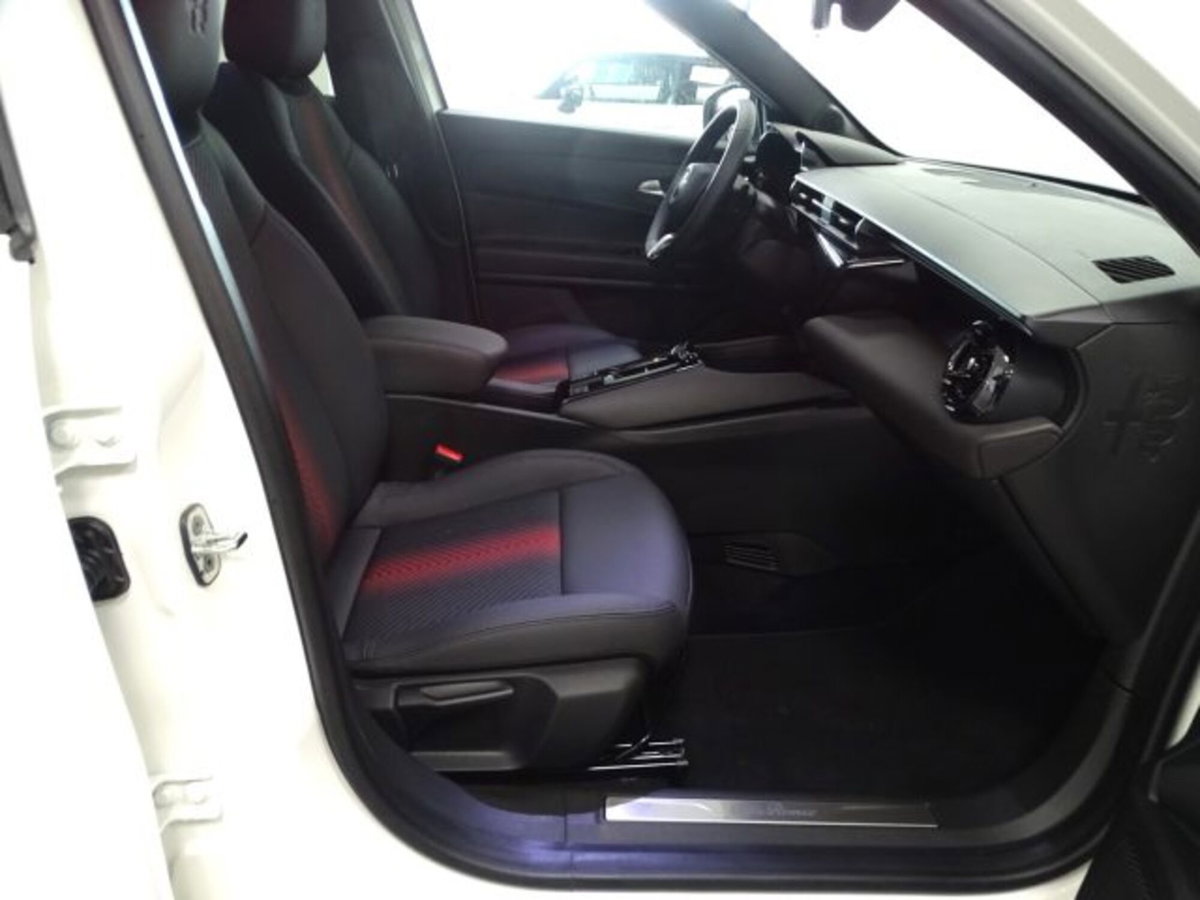 Alfa Romeo Junior elettrica Speciale 156cv (15)