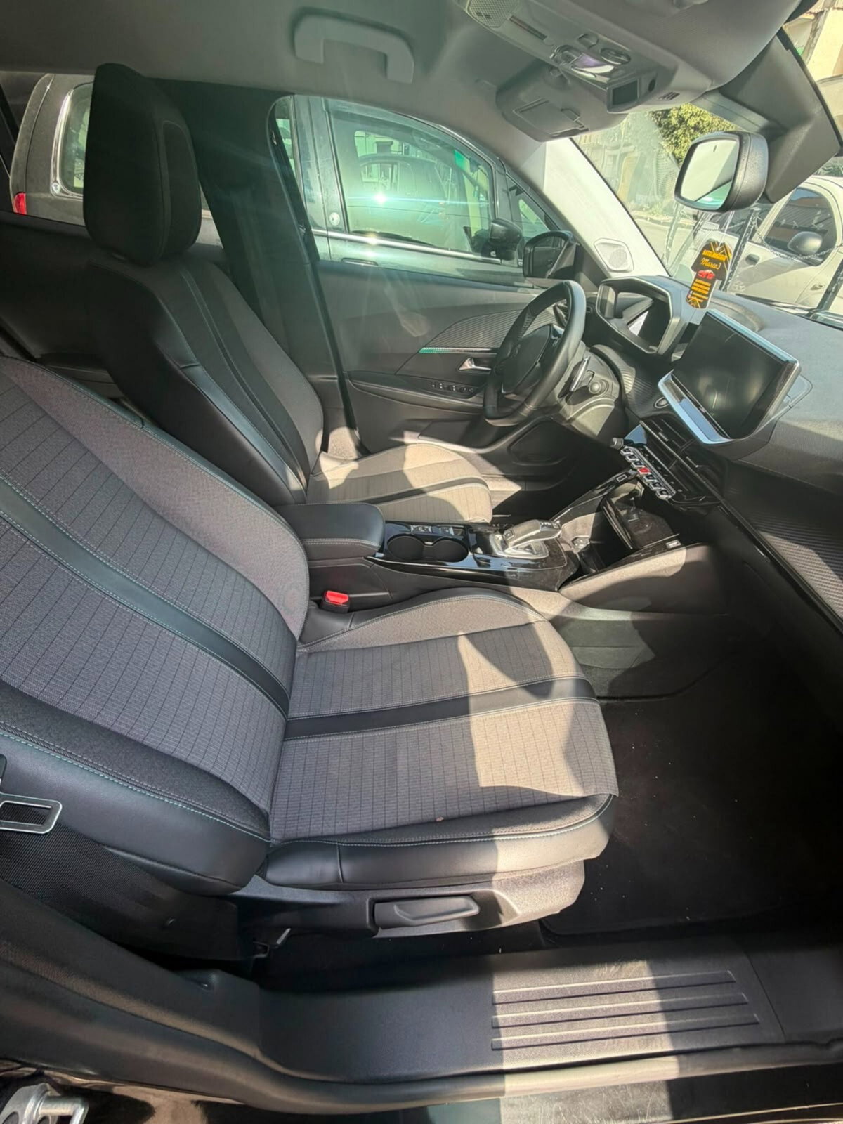 Peugeot 2008 PureTech 130 S&S Allure Pack (8)