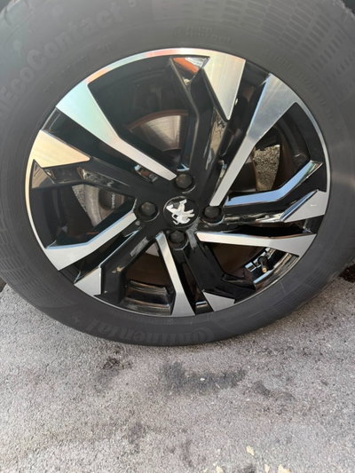Peugeot 2008 PureTech 130 S&S Allure Pack (9)
