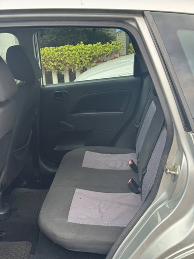 Ford Fiesta 1.2 16V 5p. Titanium (10)