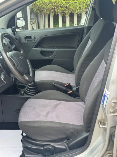 Ford Fiesta 1.2 16V 5p. Titanium (11)