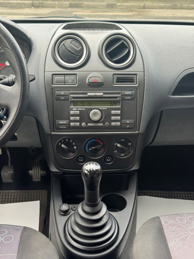 Ford Fiesta 1.2 16V 5p. Titanium (8)