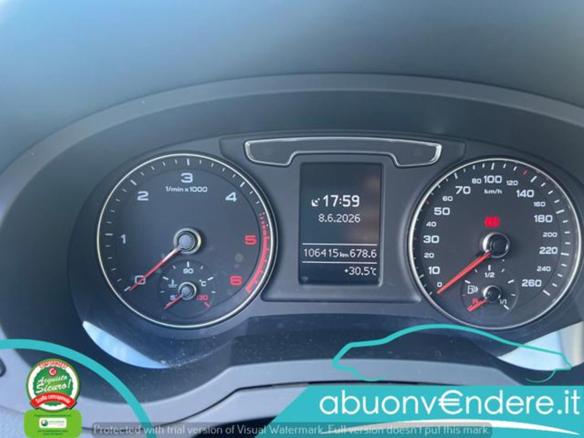 Audi Q3 2.0 TDI 120 CV Sport (19)