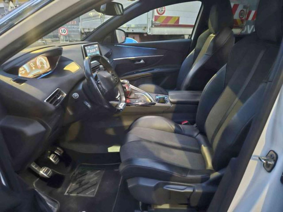 Peugeot 5008 PureTech Turbo 130 S&S GT Line (9)