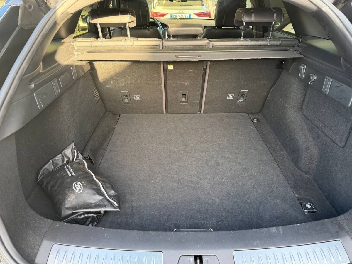 Land Rover Range Rover Velar 2.0D I4 240 CV R-Dynamic S (11)