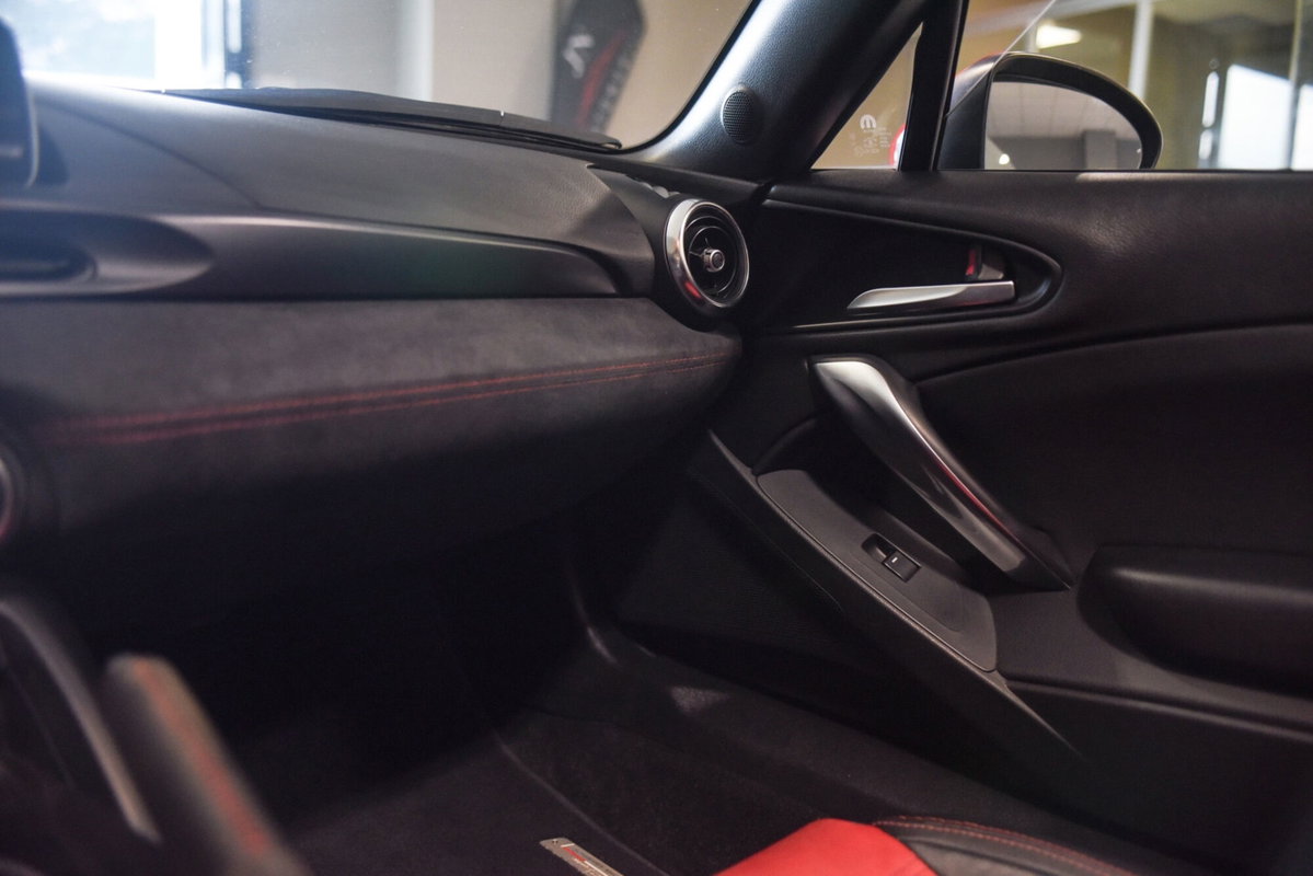 Abarth 124 Spider 1.4 Turbo MultiAir AT 170 CV (13)
