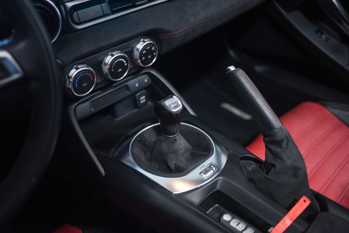 Abarth 124 Spider 1.4 Turbo MultiAir AT 170 CV (9)