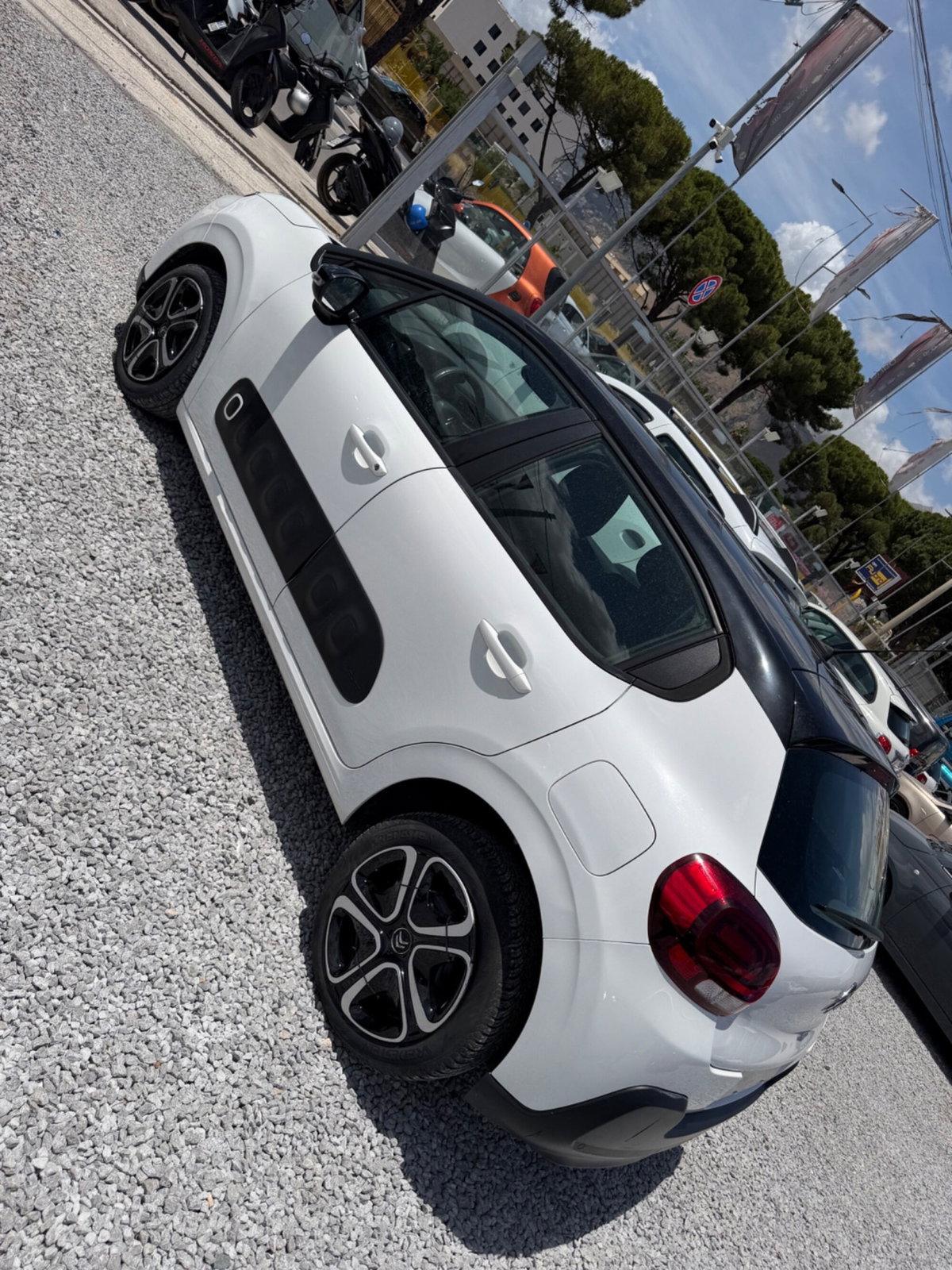 Citroen C3 BlueHDi 75 S&S Shine (4)