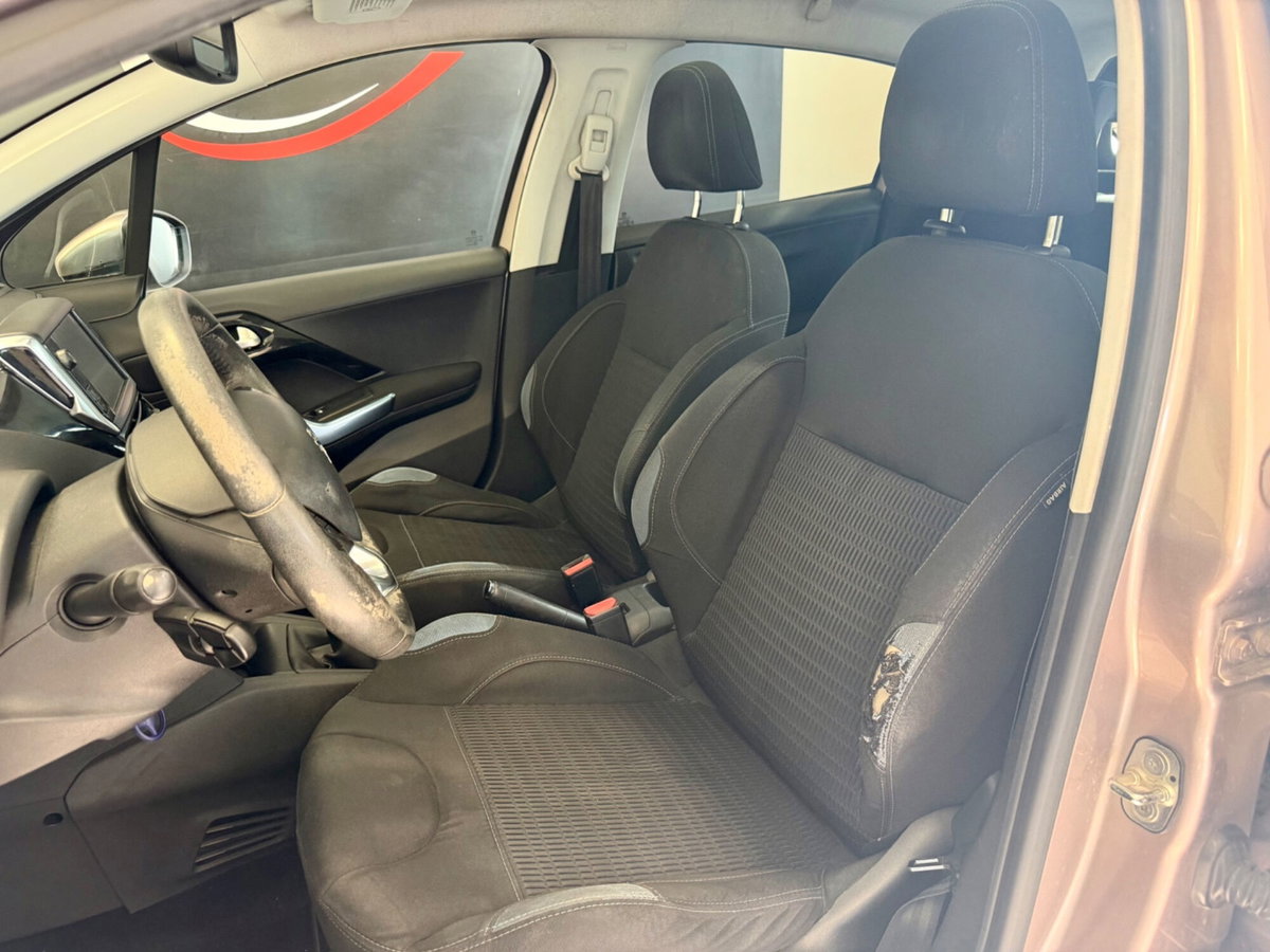Peugeot 208 HDi 68 CV 5 porte Allure (10)