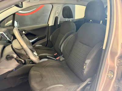 Peugeot 208 HDi 68 CV 5 porte Allure (10)