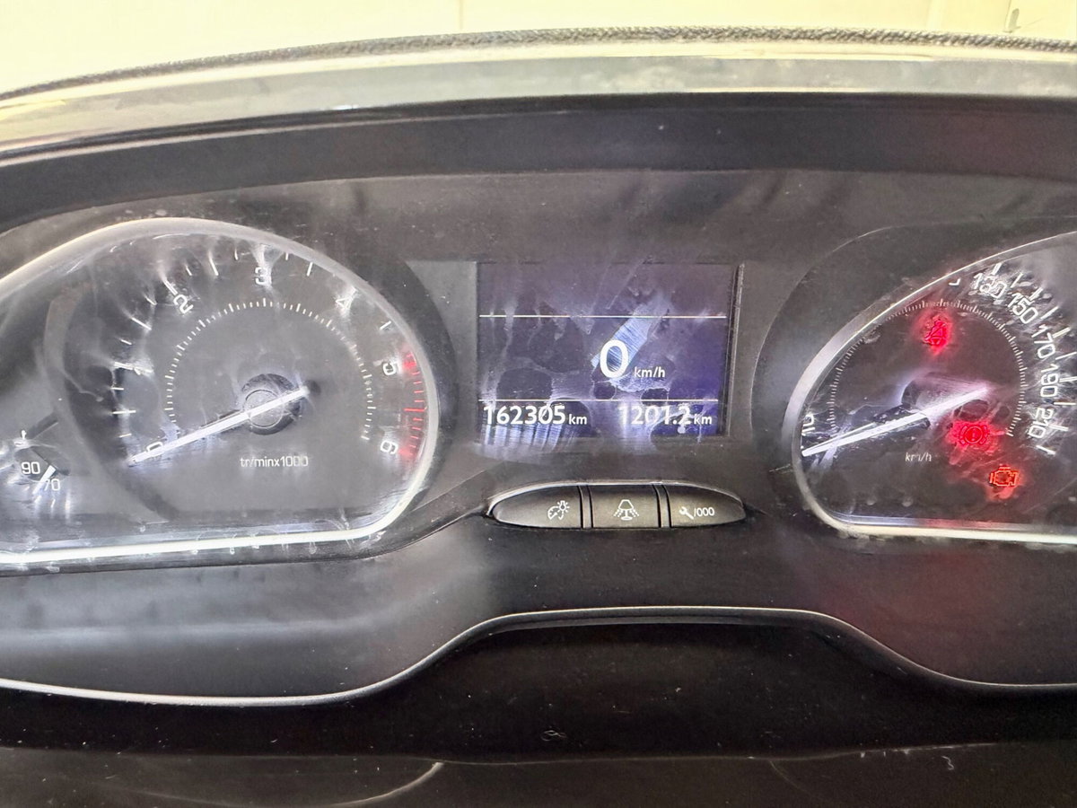 Peugeot 208 HDi 68 CV 5 porte Allure (14)