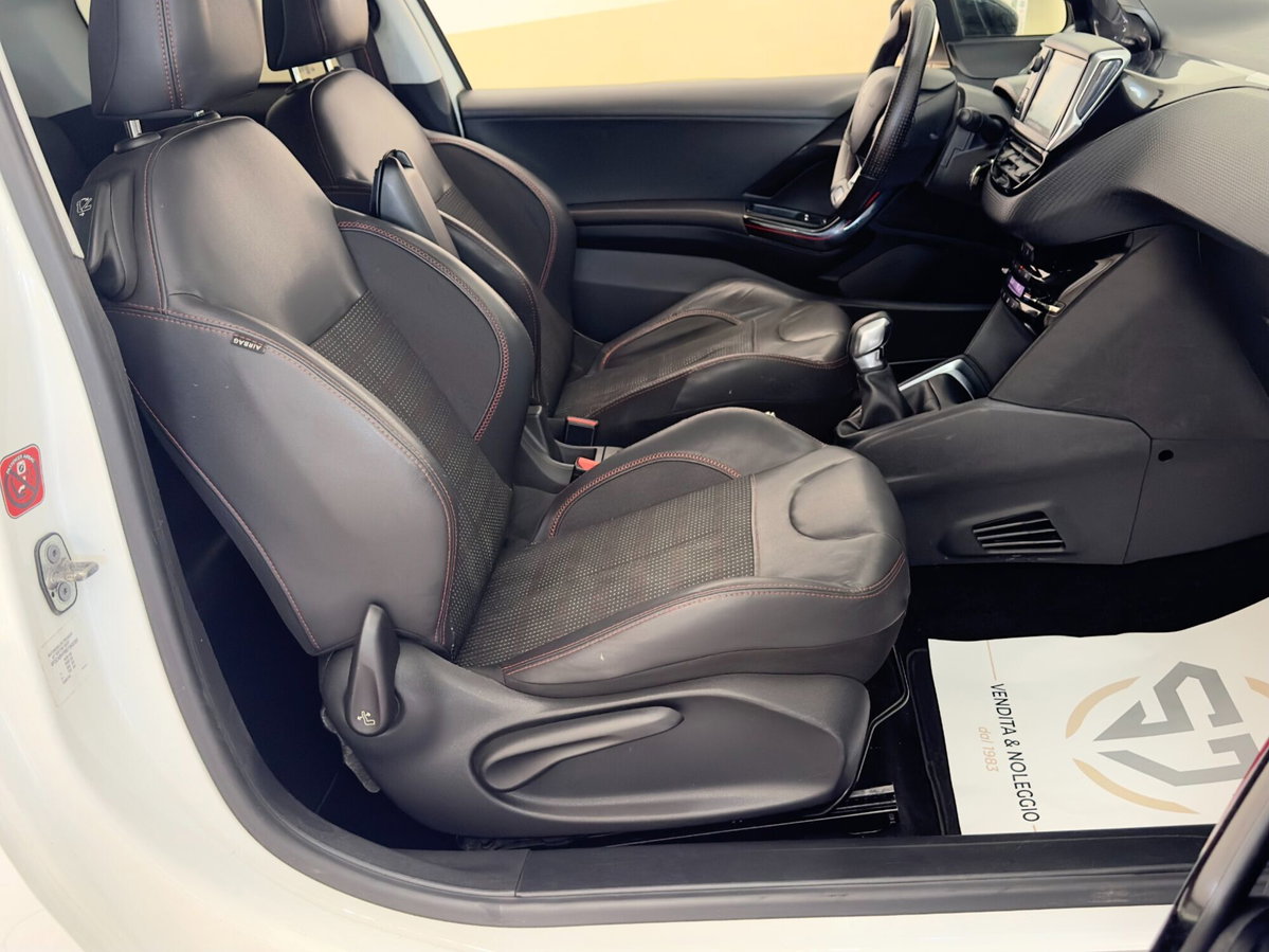 Peugeot 208 100 3 porte GT Line (10)
