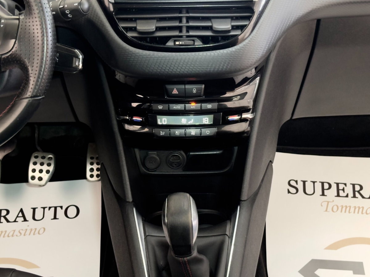 Peugeot 208 100 3 porte GT Line (11)