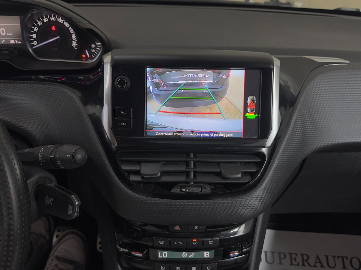 Peugeot 208 100 3 porte GT Line (13)