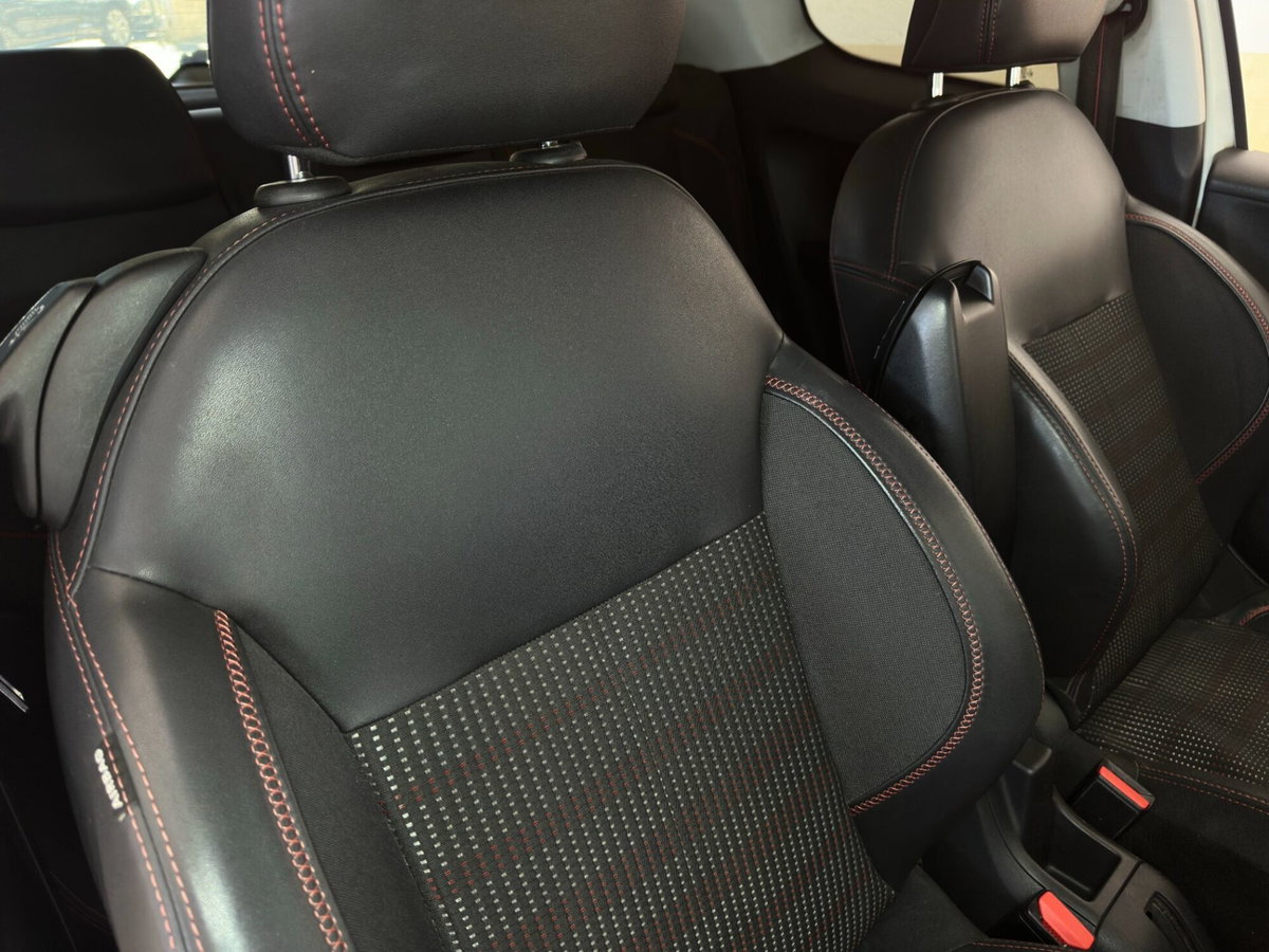 Peugeot 208 100 3 porte GT Line (14)