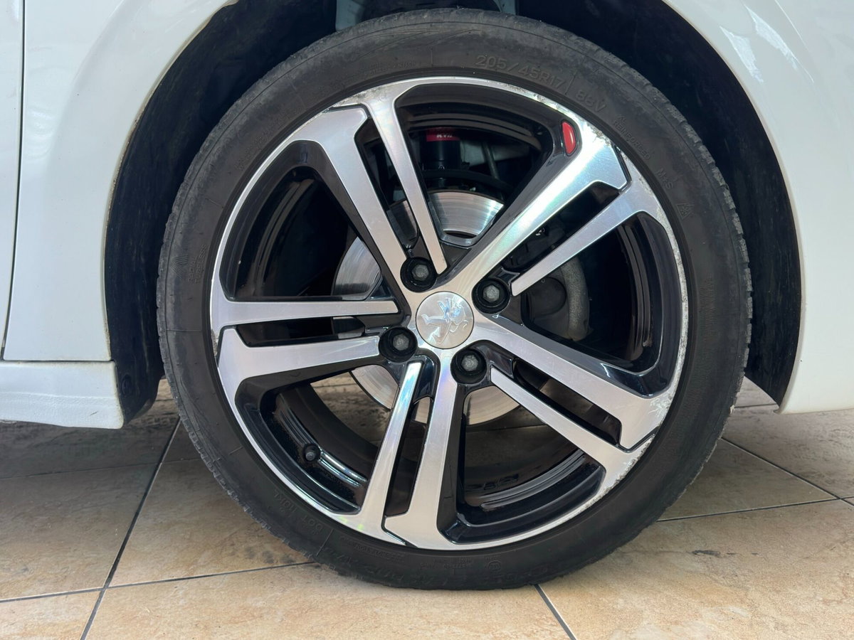 Peugeot 208 100 3 porte GT Line (19)