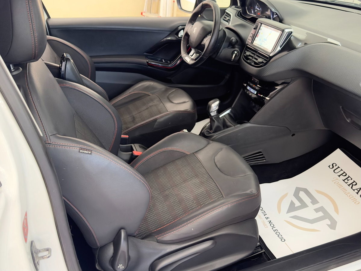 Peugeot 208 100 3 porte GT Line (8)