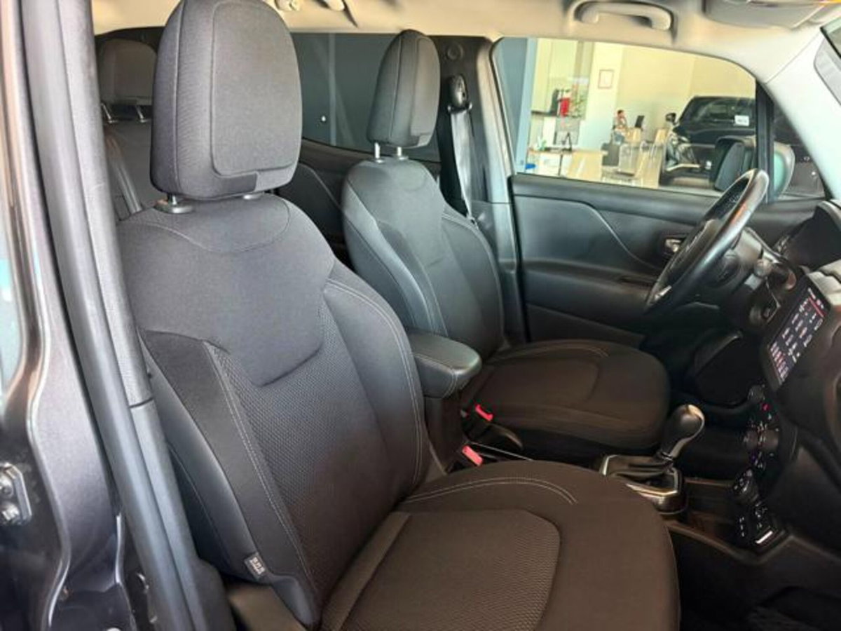 Jeep Renegade 1.3 T4 190CV PHEV 4xe AT6 Limited (12)