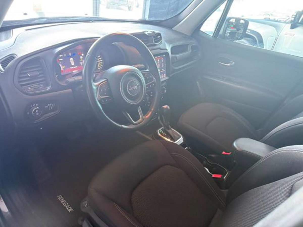 Jeep Renegade 1.3 T4 190CV PHEV 4xe AT6 Limited (13)