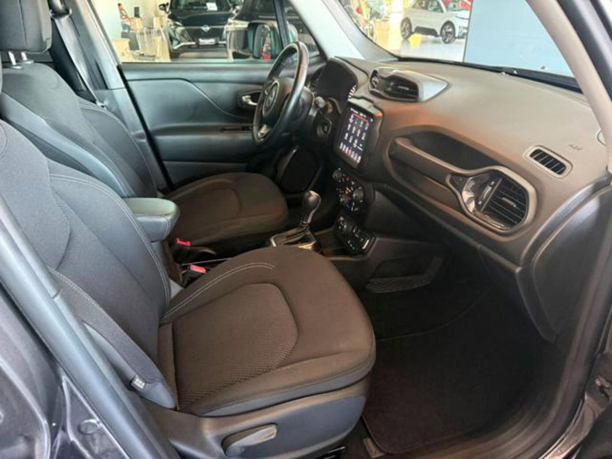 Jeep Renegade 1.3 T4 190CV PHEV 4xe AT6 Limited (14)