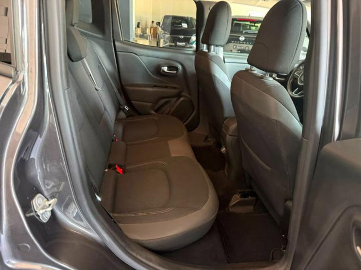 Jeep Renegade 1.3 T4 190CV PHEV 4xe AT6 Limited (15)