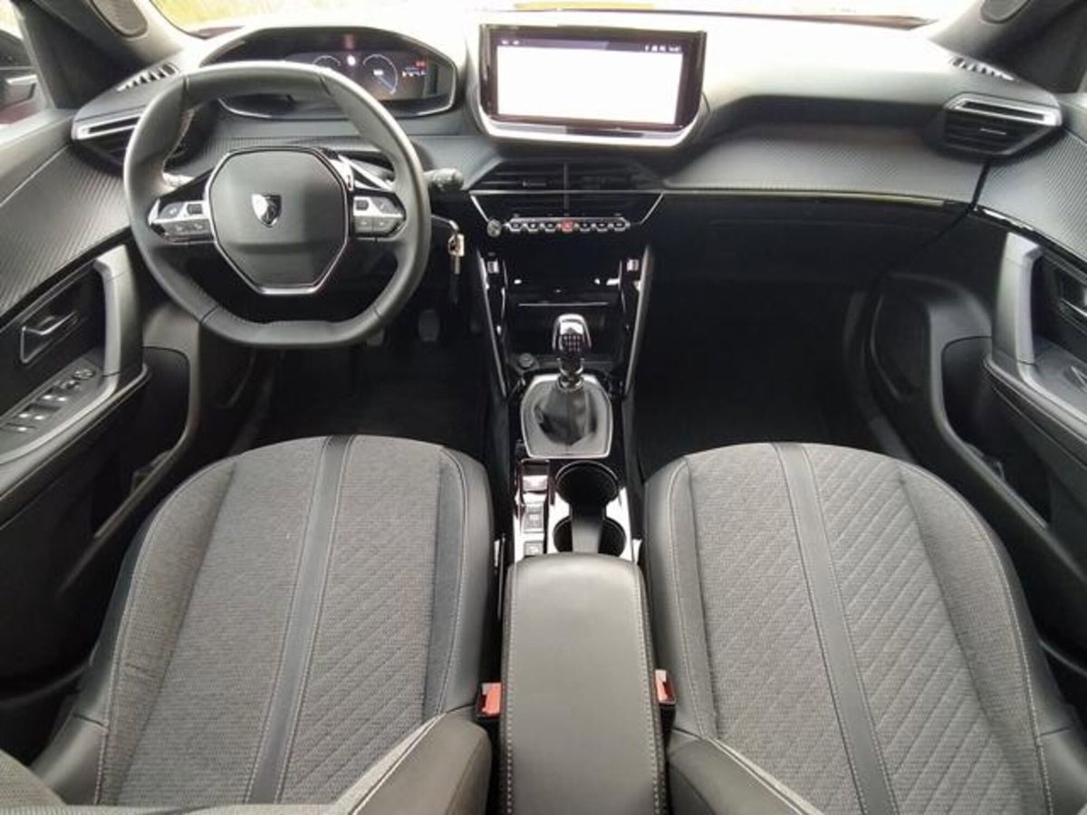 Peugeot 2008 PureTech 100 S&S Allure (5)