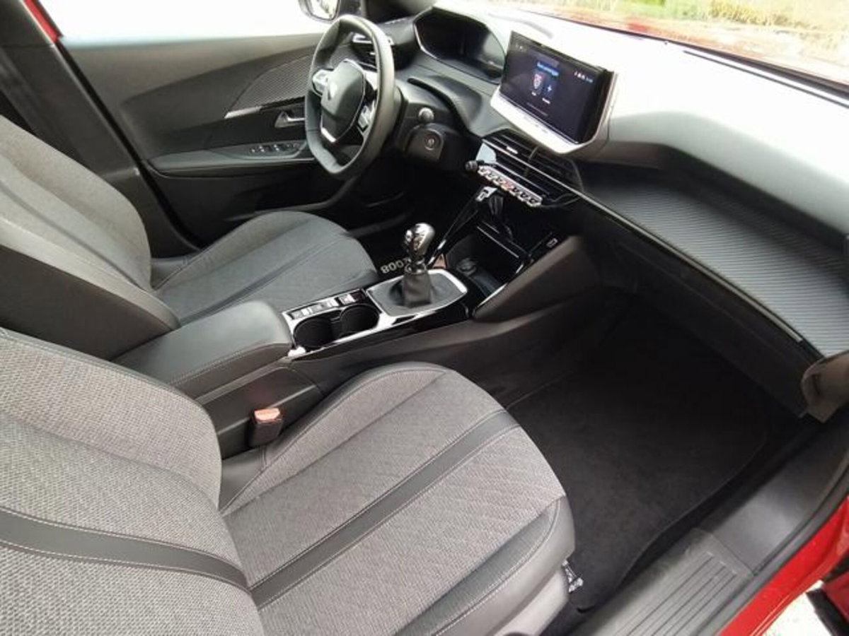 Peugeot 2008 PureTech 100 S&S Allure (7)