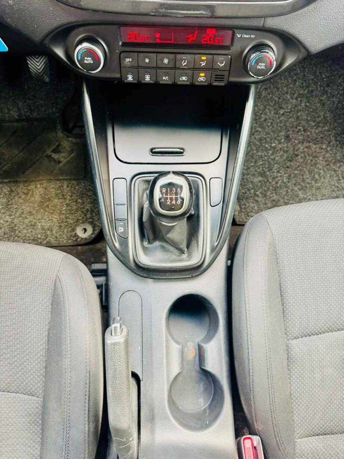 Kia Carens 1.7 CRDi 115 CV Class (17)
