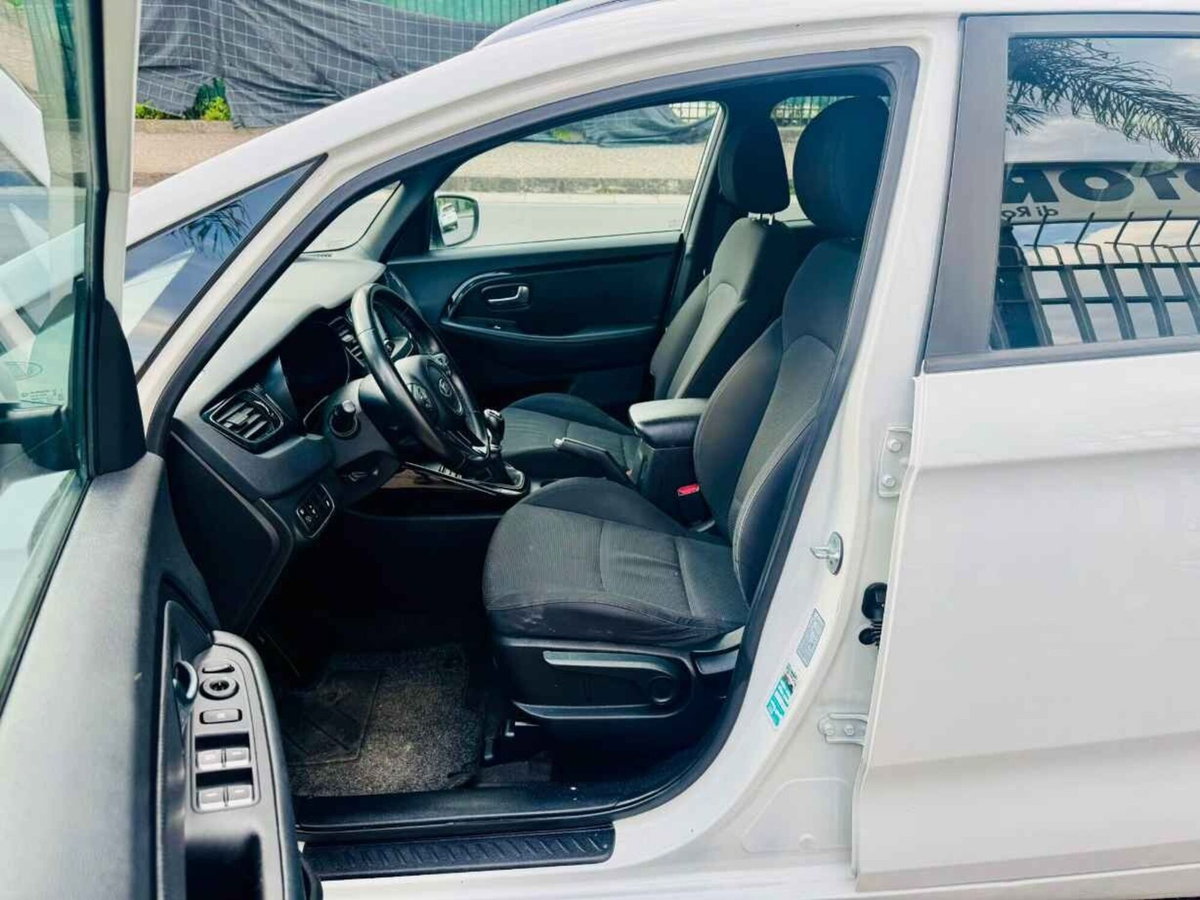 Kia Carens 1.7 CRDi 115 CV Class (19)