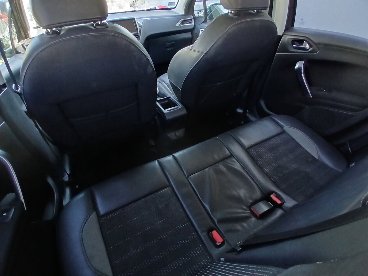 Peugeot 2008 120 S&S Allure (12)