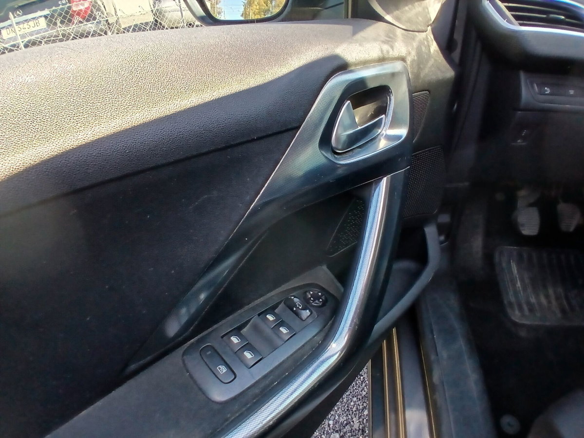 Peugeot 2008 120 S&S Allure (19)