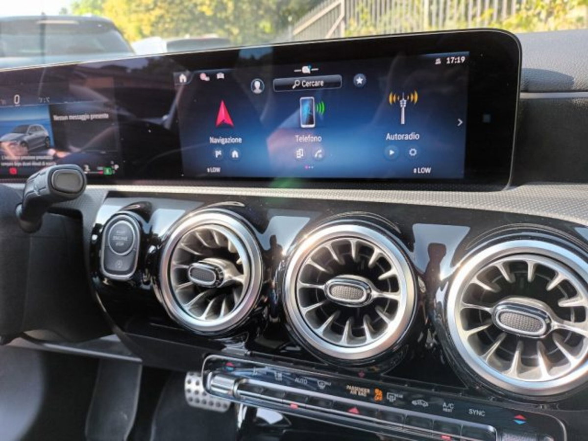 Mercedes-Benz Classe A 180 d AMG Line Premium Plus auto (11)