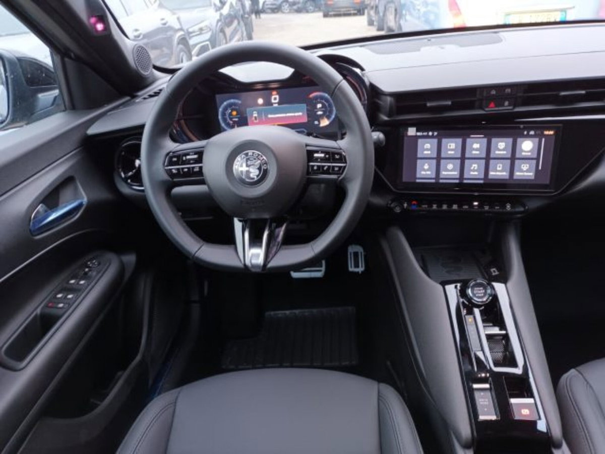 Alfa Romeo Junior elettrica Ti 156cv (11)