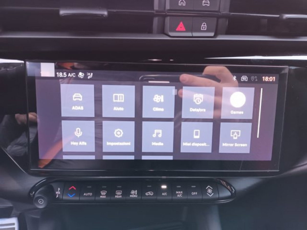 Alfa Romeo Junior elettrica Ti 156cv (12)