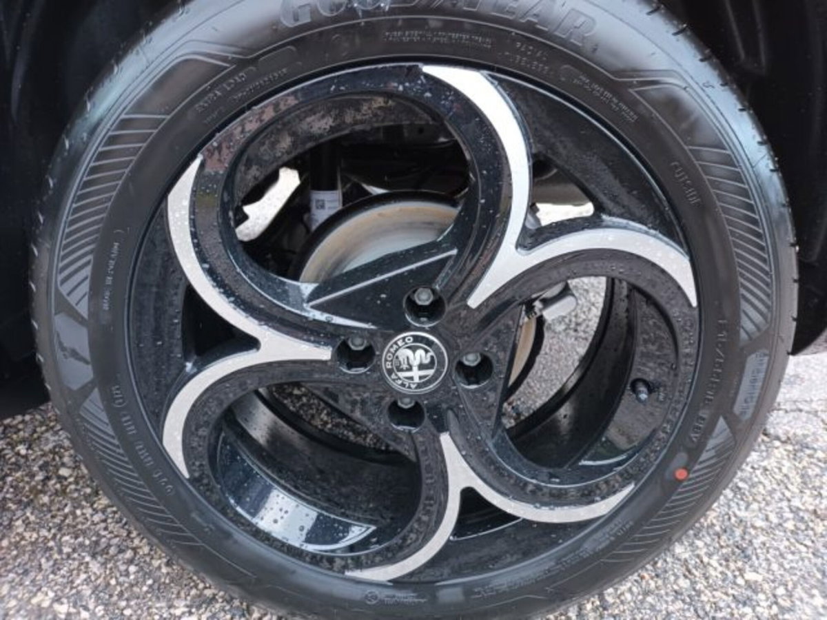 Alfa Romeo Junior elettrica Ti 156cv (17)