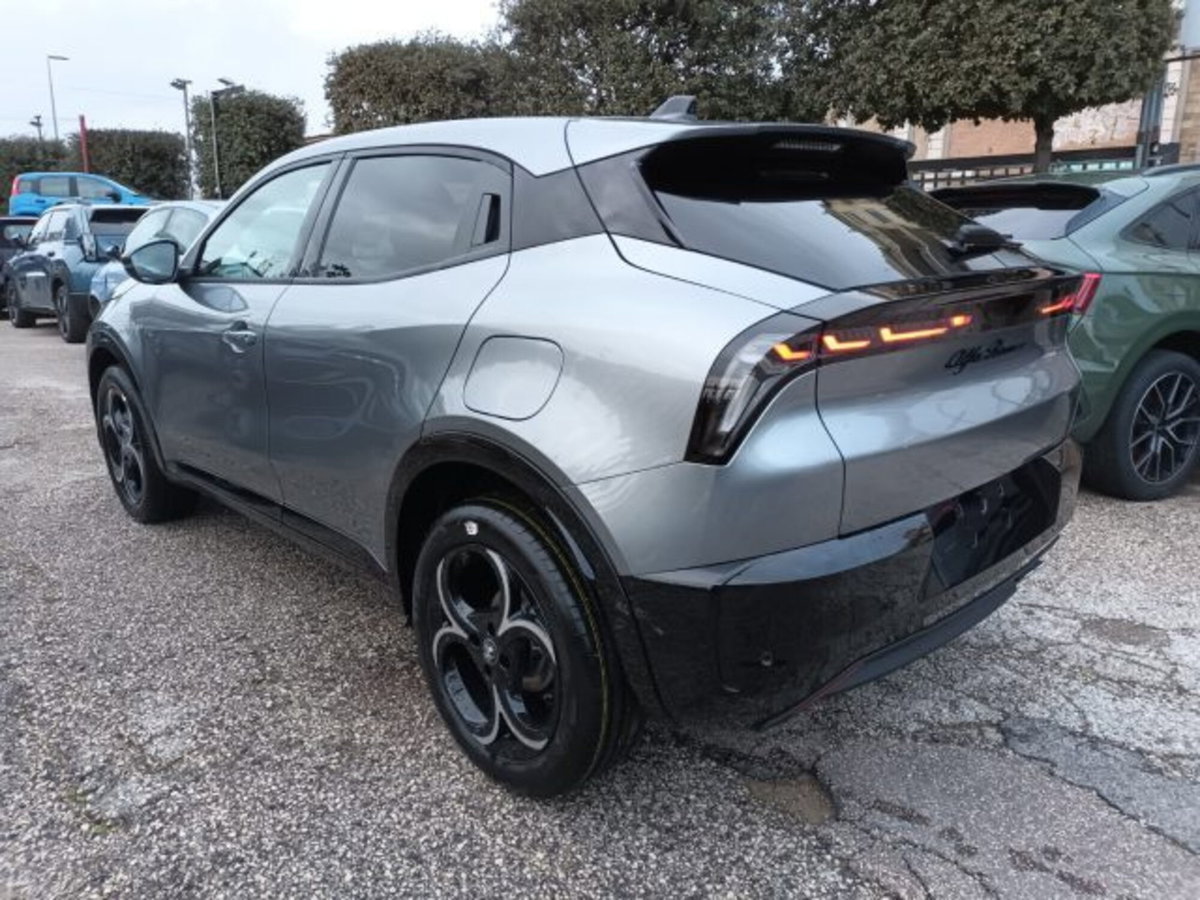 Alfa Romeo Junior elettrica Ti 156cv (6)
