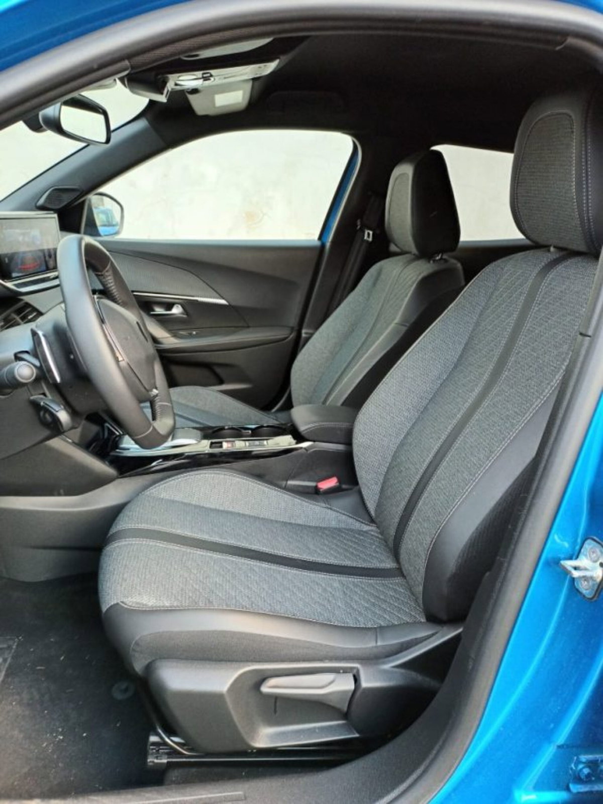 Peugeot 2008 PureTech 130 S&S EAT8 Allure Pack (5)