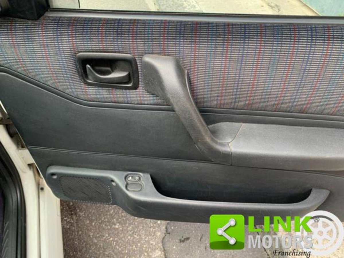 Ford Fiesta 1.8i 16V cat 3 porte XR2 (17)