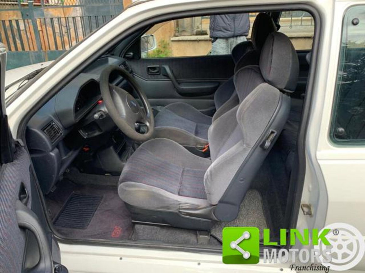 Ford Fiesta 1.8i 16V cat 3 porte XR2 (2)