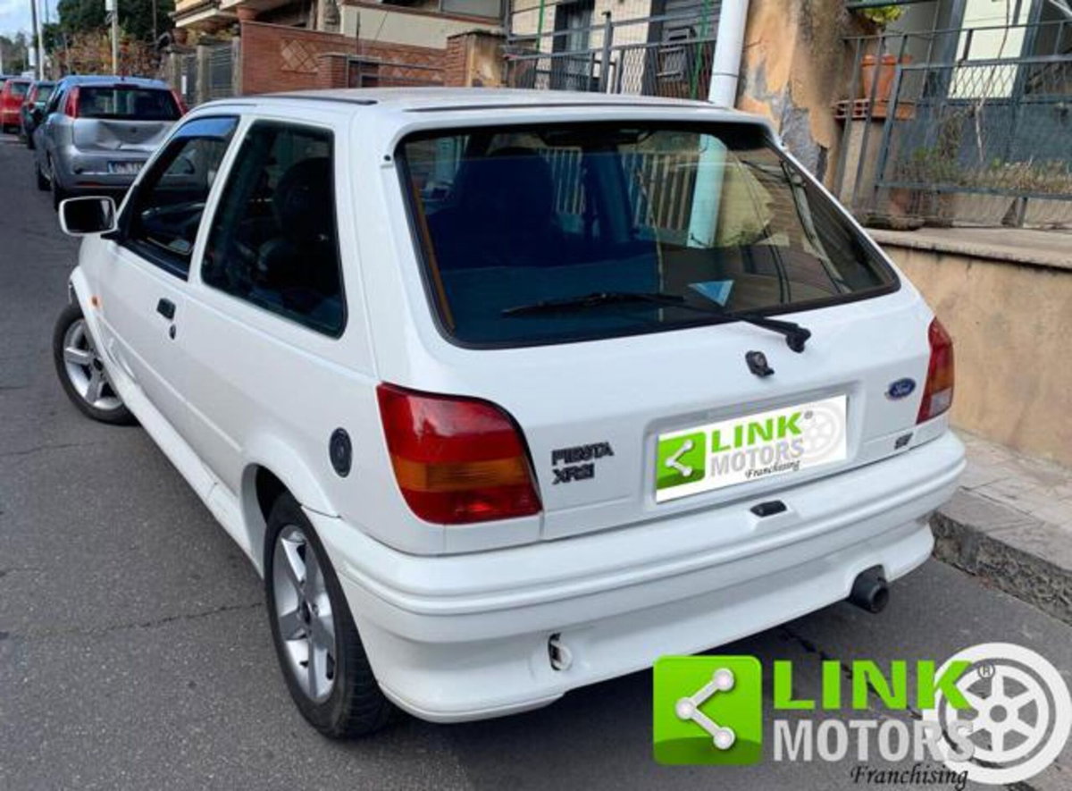 Ford Fiesta 1.8i 16V cat 3 porte XR2 (7)